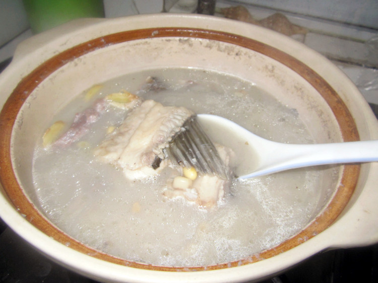 黄豆眉豆鱼骨汤步骤9