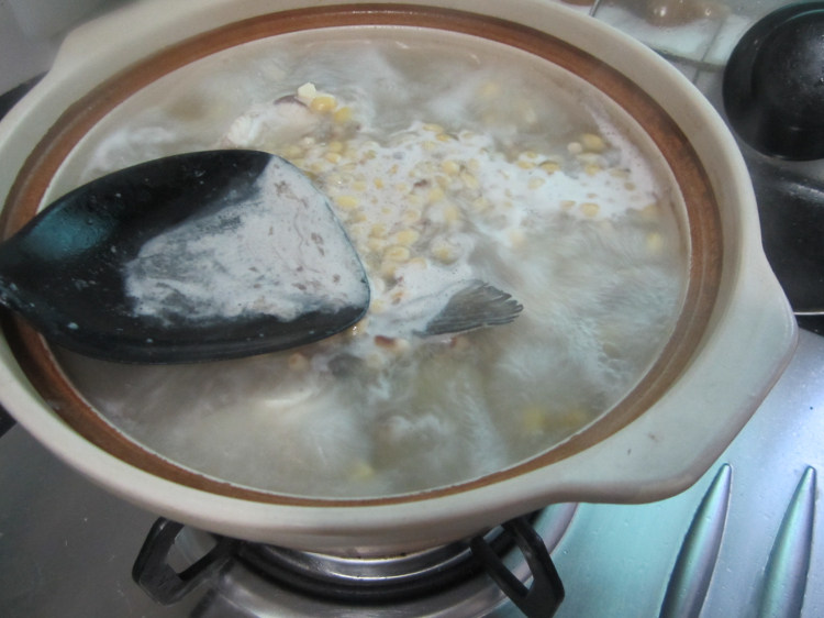 黄豆眉豆鱼骨汤步骤8