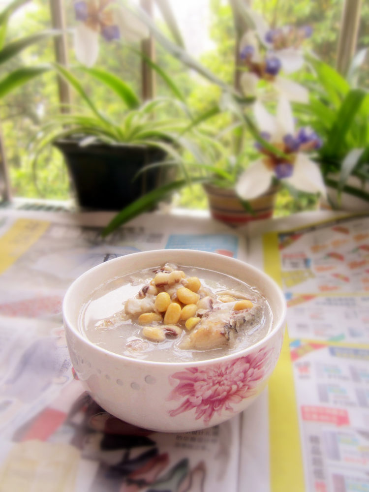 黄豆眉豆鱼骨汤步骤10