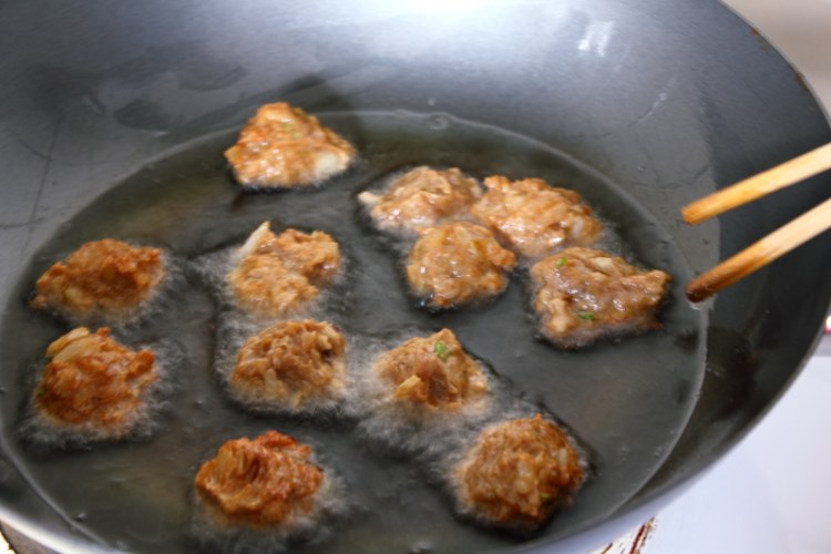 白菜烧肉丸步骤5