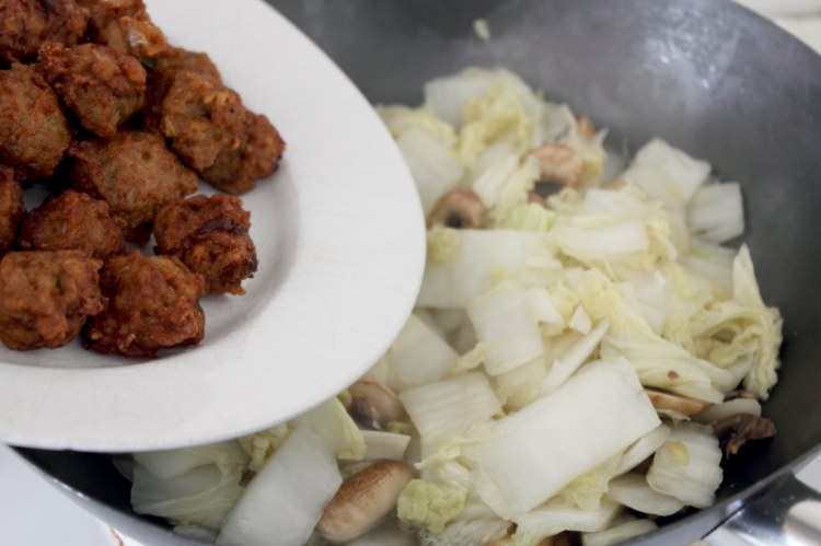 白菜烧肉丸步骤13