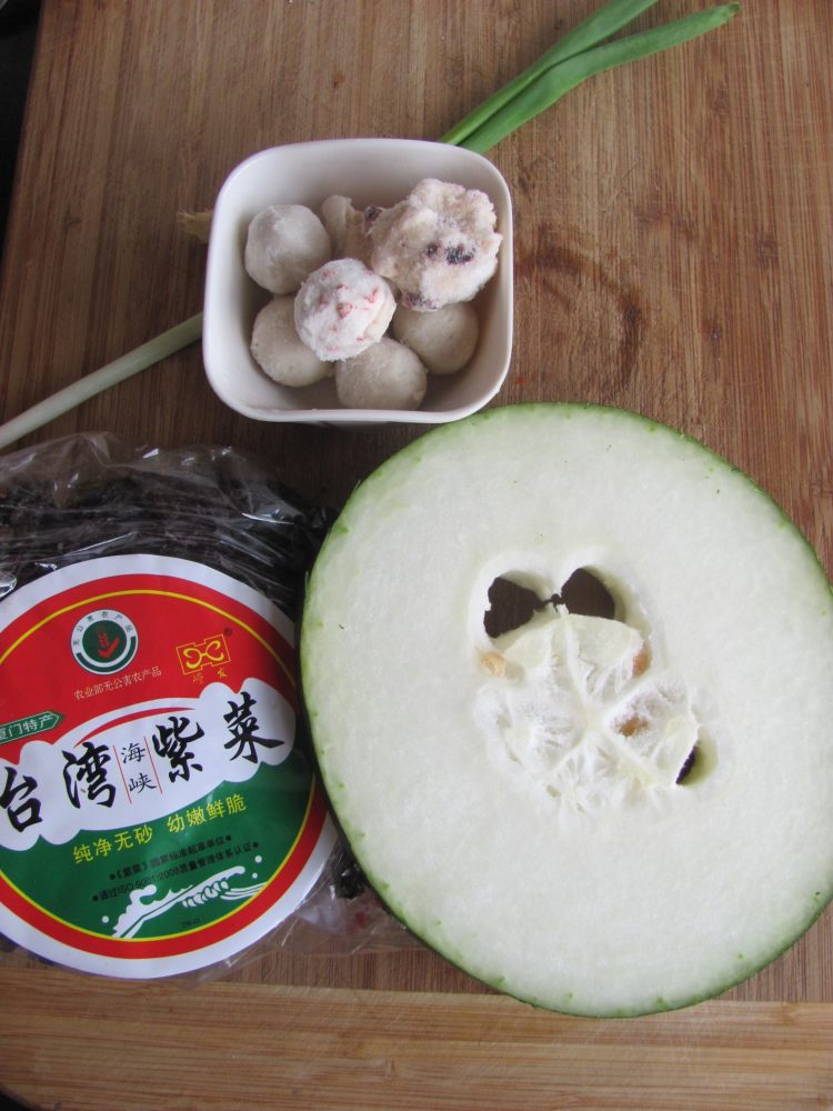 紫菜冬瓜鱼丸汤步骤1