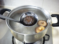 香菇菠菜汤步骤5
