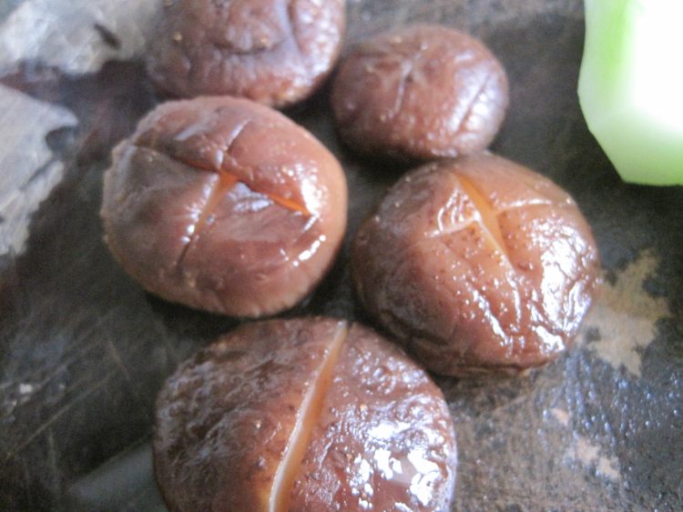 牛奶炖香菇芥菜蕻步骤3