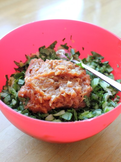 鸡骨汤菜肉大馄饨步骤7