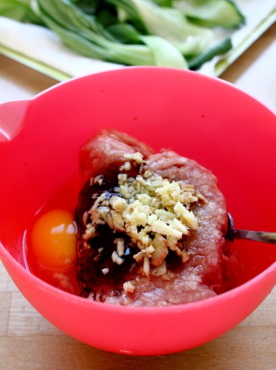 鸡骨汤菜肉大馄饨步骤4