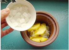 冰糖菠萝莲子银耳汤步骤8