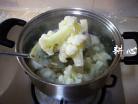 肉片炒花椰菜步骤3