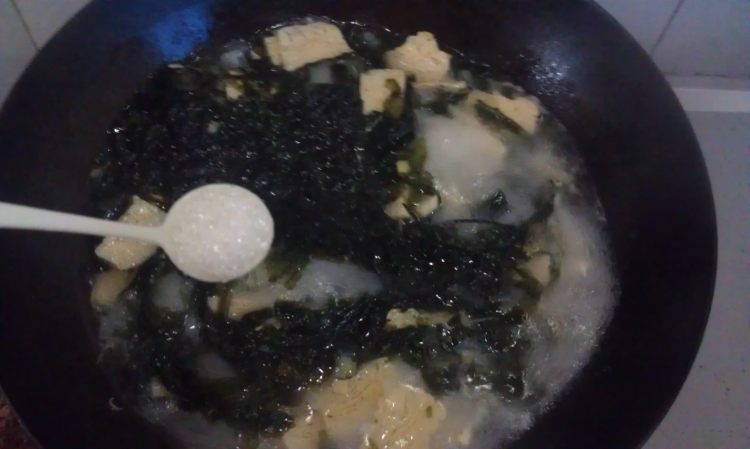 冻豆腐紫菜汤步骤10