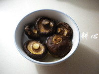 香菇丝炒鸡腿肉步骤4