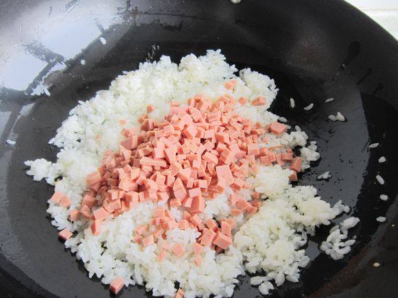 木瓜火腿蛋炒饭步骤7