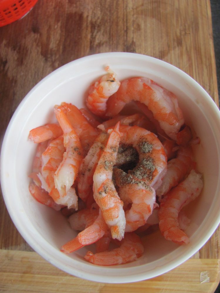 豌豆玉米虾仁步骤2