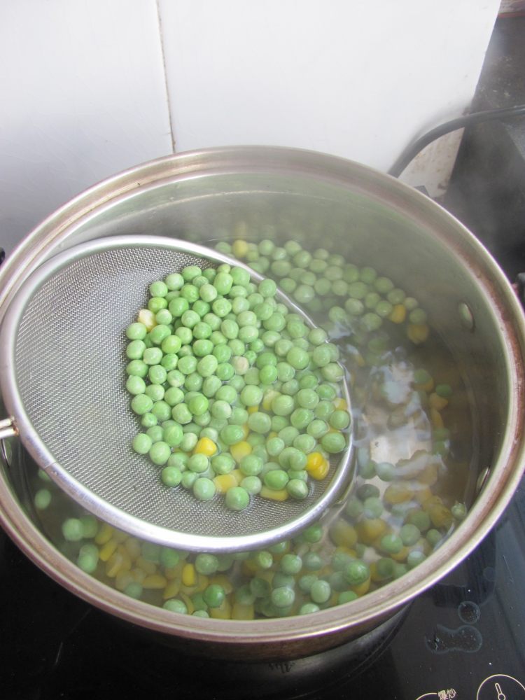 豌豆玉米虾仁步骤3