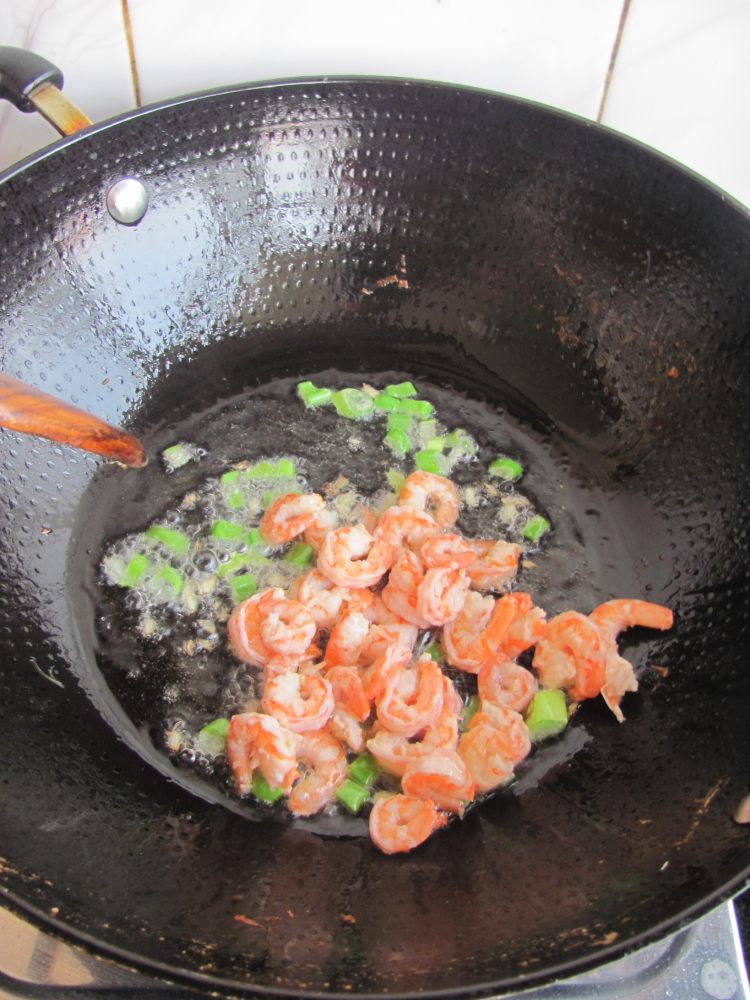 豌豆玉米虾仁步骤7