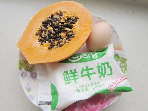 木瓜牛奶蒸鸡蛋步骤1