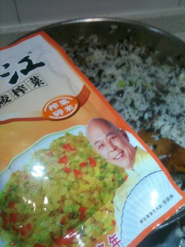 木耳碎肉炒饭步骤7