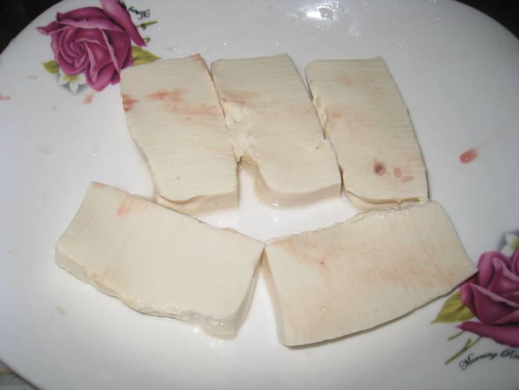 鲈鱼蒸豆腐步骤1