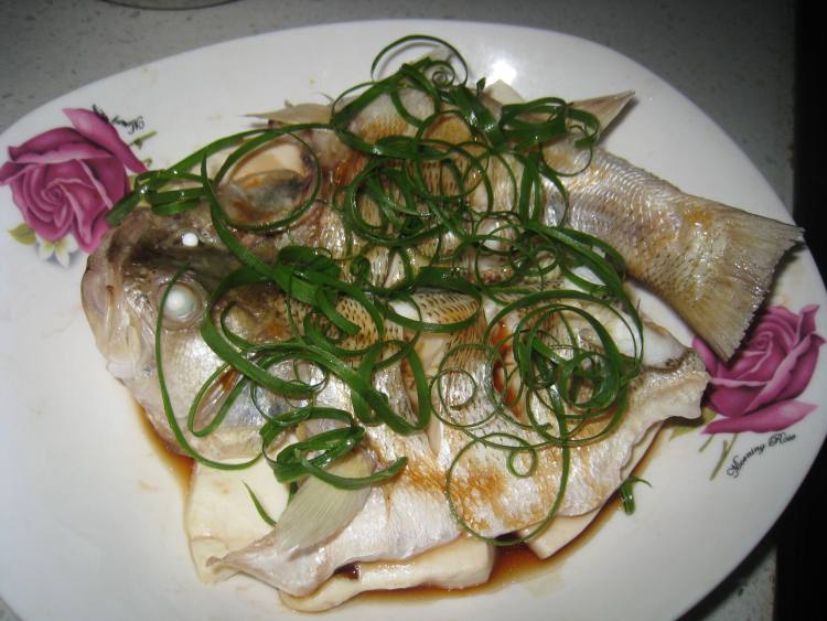 鲈鱼蒸豆腐步骤5