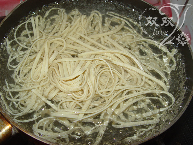 凉拌黄瓜豆腐皮步骤2