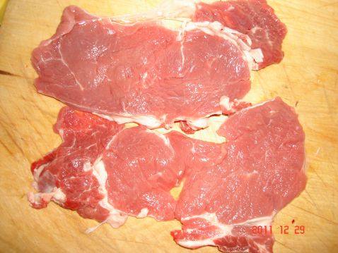 煎牛肉步骤1