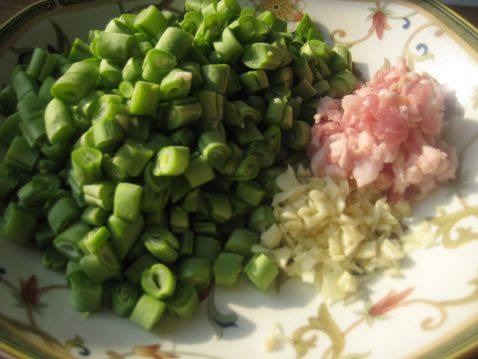 榄菜肉末四季豆步骤2