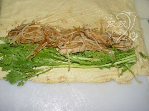 豆皮猪肉卷步骤8