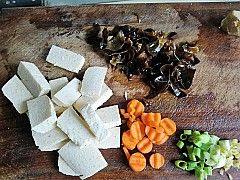 鸡肉豆腐蔬菜汤步骤2