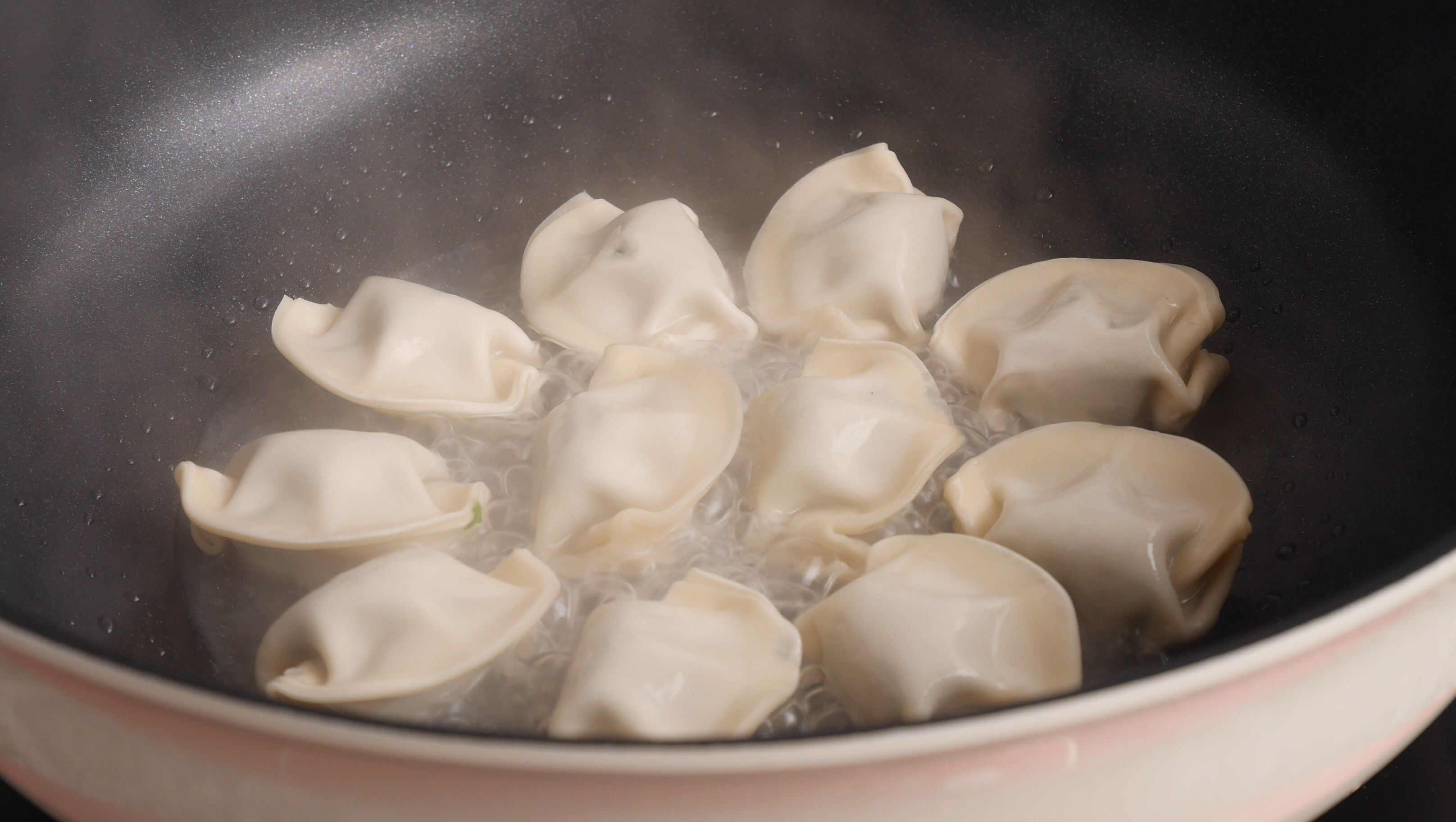 快手迷迭香抱蛋煎饺步骤6