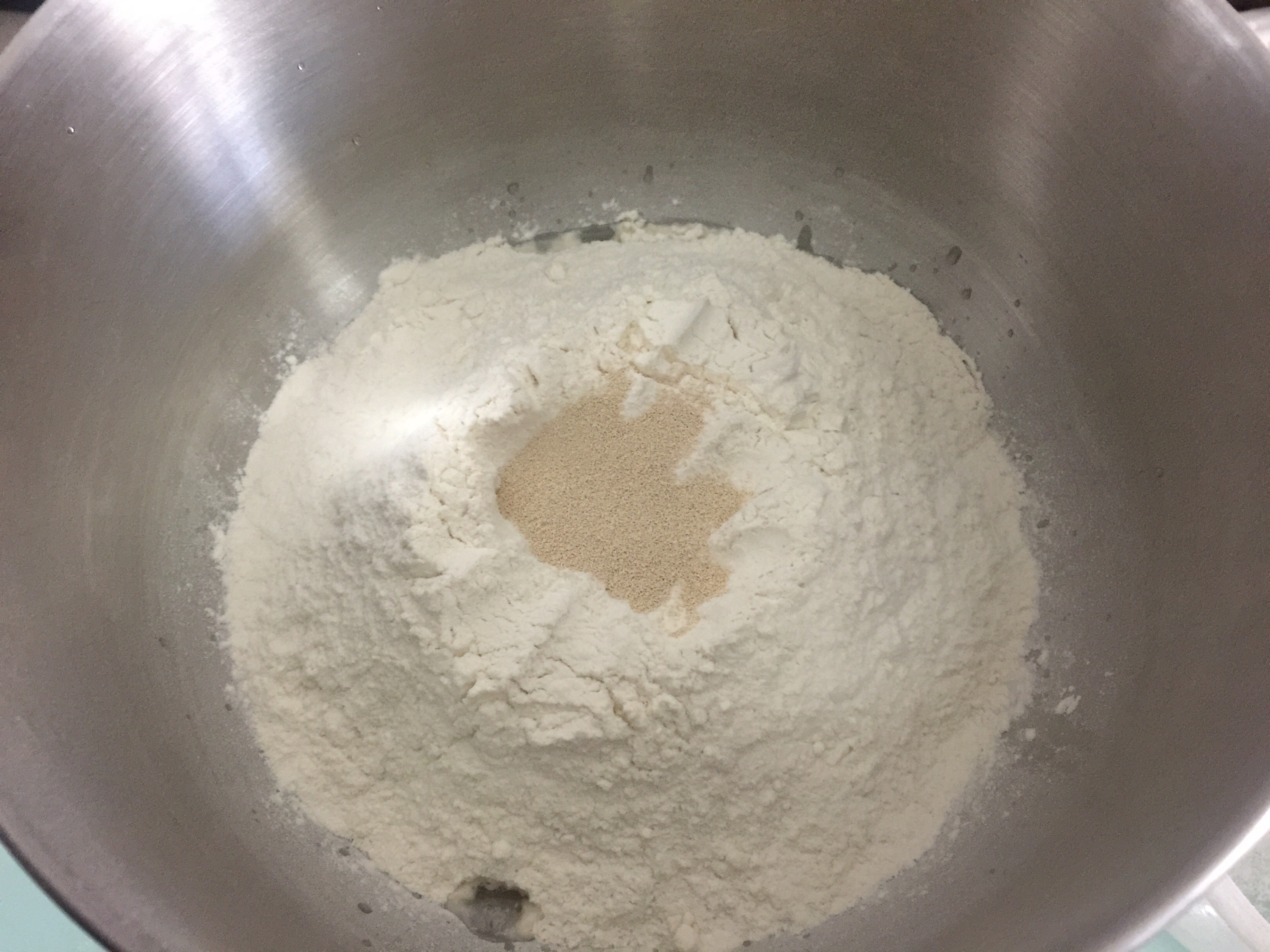 圣诞老人玫瑰酱面包步骤1
