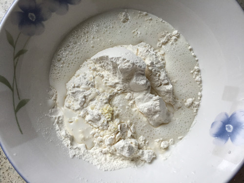 酸菜香肠饼步骤2