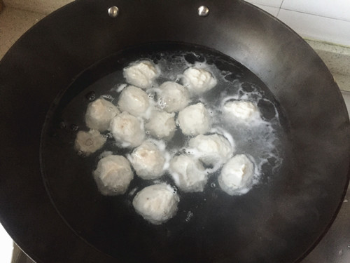 荠菜鱼丸粉丝汤步骤9