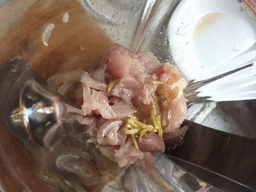 荠菜鱼丸粉丝汤步骤5