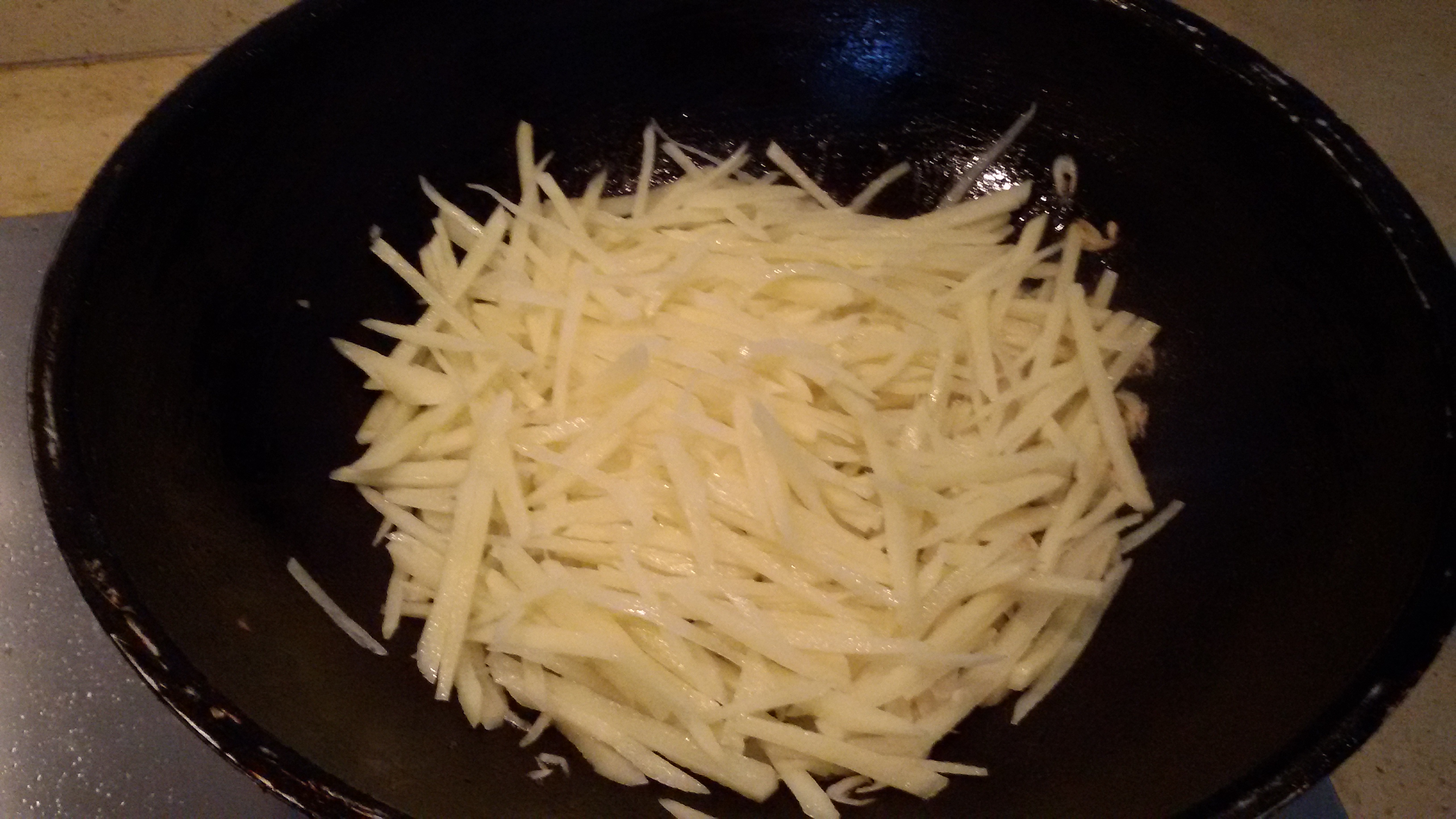 虾米鸡蛋炒土豆丝步骤8