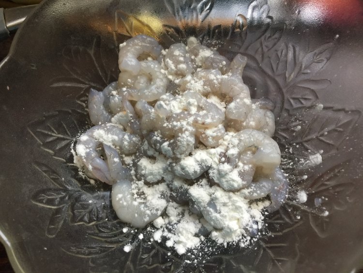 虾仁蛋黄豆腐步骤2