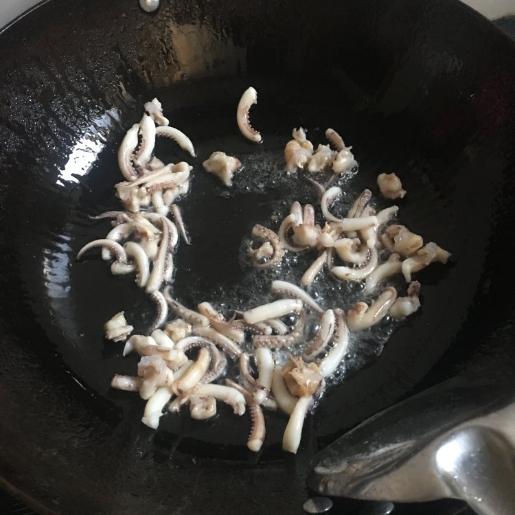 青椒鱿鱼须步骤8