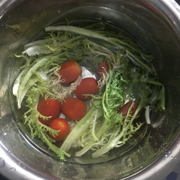 简单苦菊沙拉步骤1