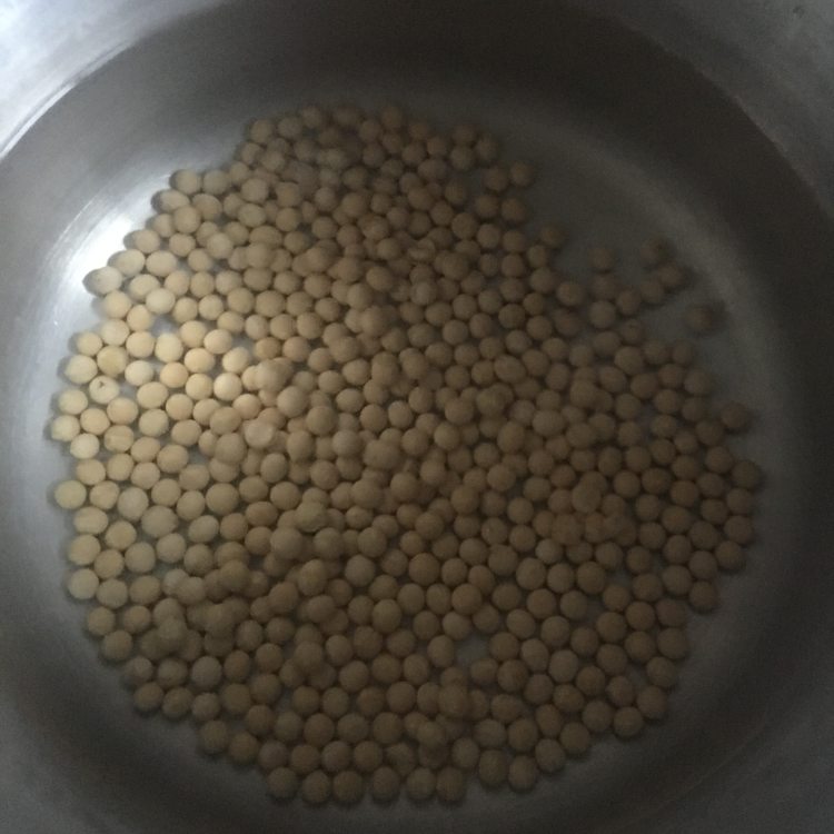 苦瓜黄豆骨头汤步骤1