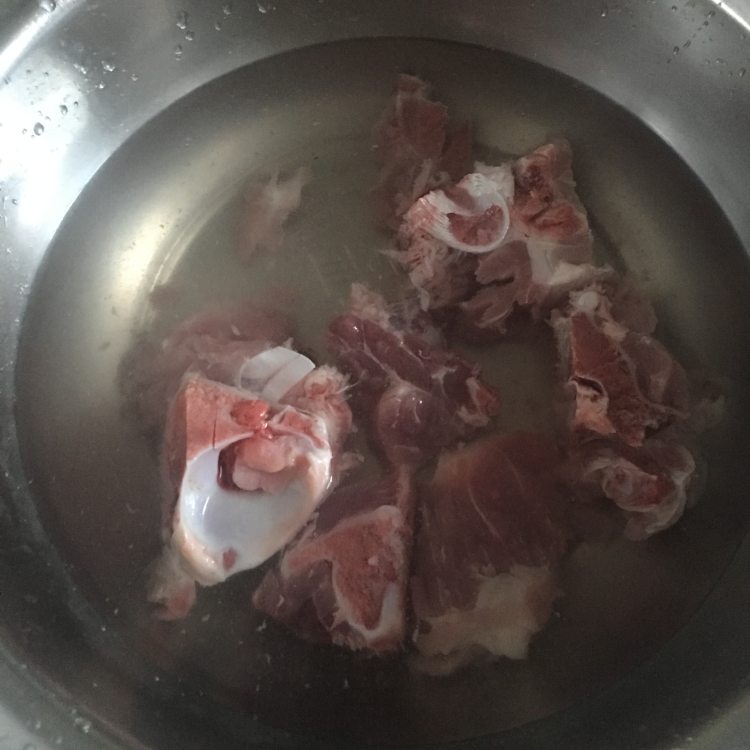 苦瓜黄豆骨头汤步骤2