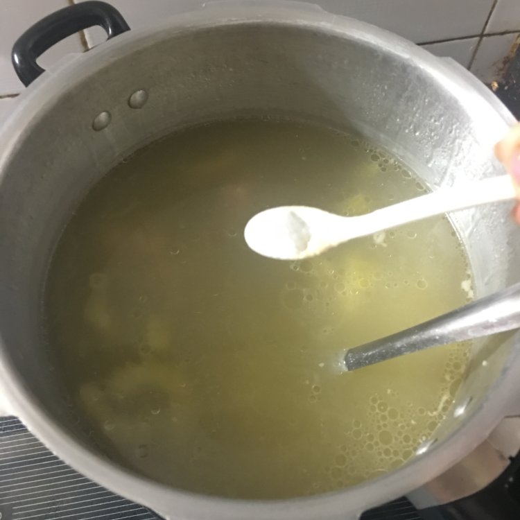 苦瓜黄豆骨头汤步骤7