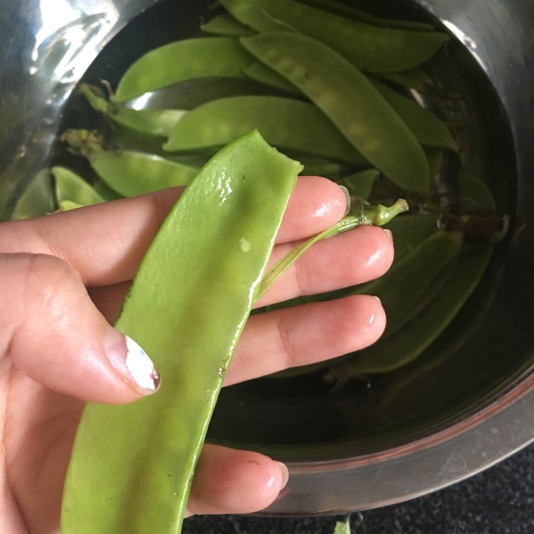 香肠荷兰豆步骤1