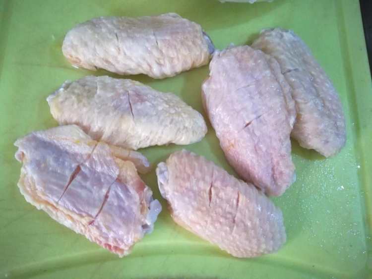 酱香烤鸡翅步骤1