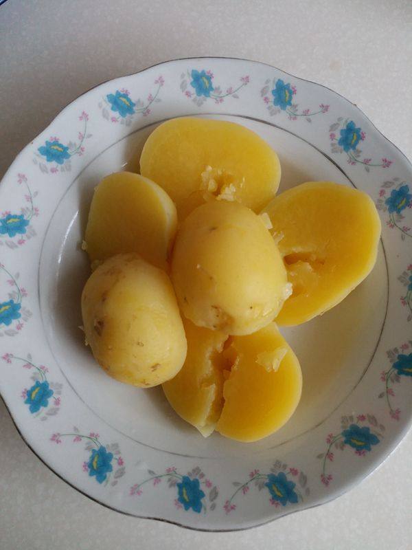 火腿肠土豆饼步骤1