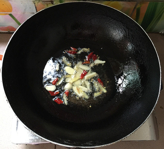 韭菜苔烧海虾步骤8