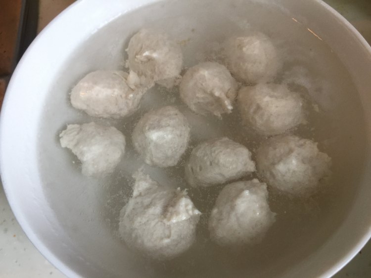 鸡茸丸番茄浓汤步骤7
