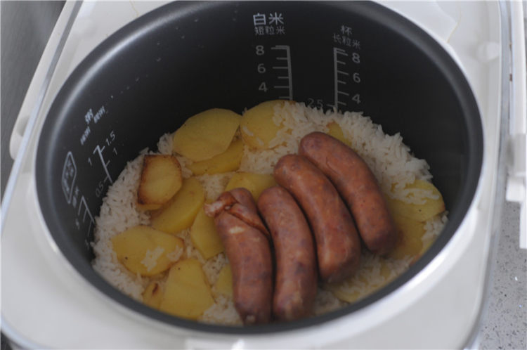 香肠土豆饭步骤8