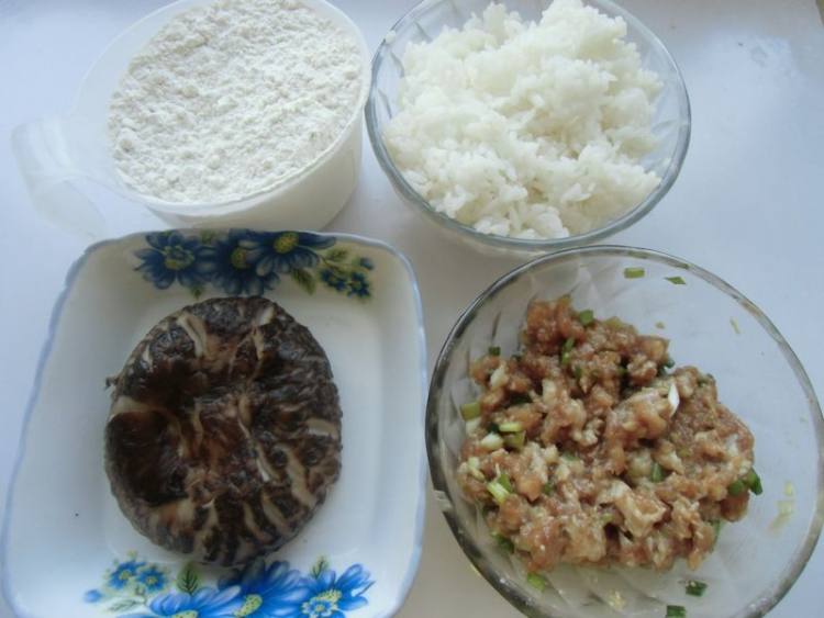 米饭肉馅盒子步骤1