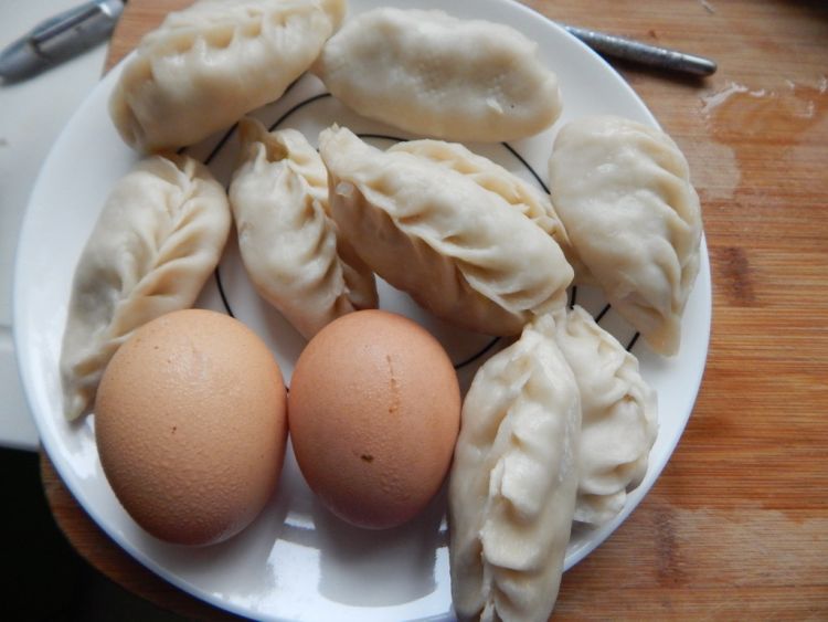 鸡蛋抱饺子步骤1