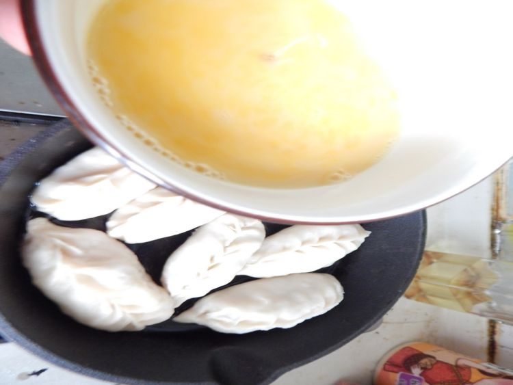 鸡蛋抱饺子步骤7