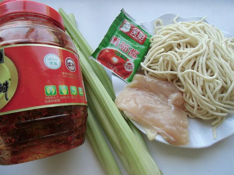 鸡肉炒面步骤1