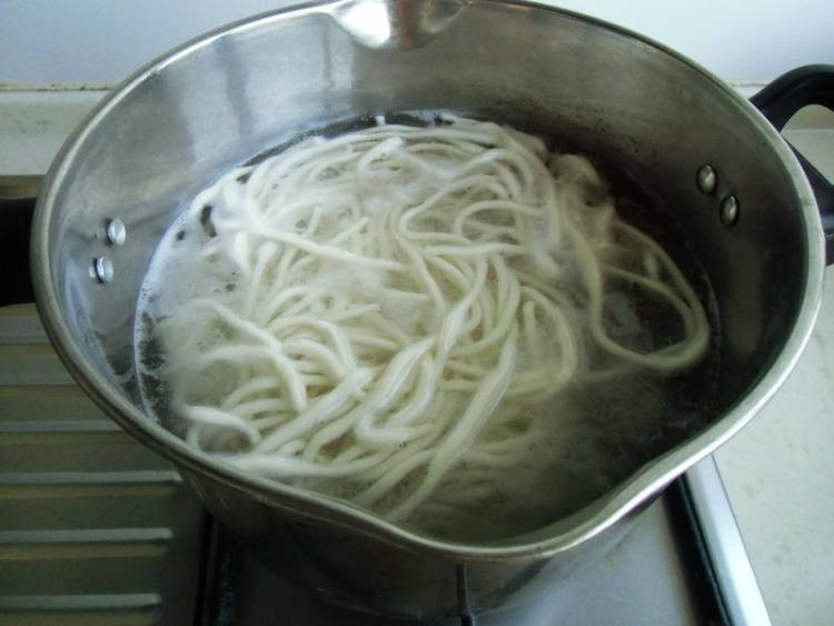 鸡肉炒面步骤3